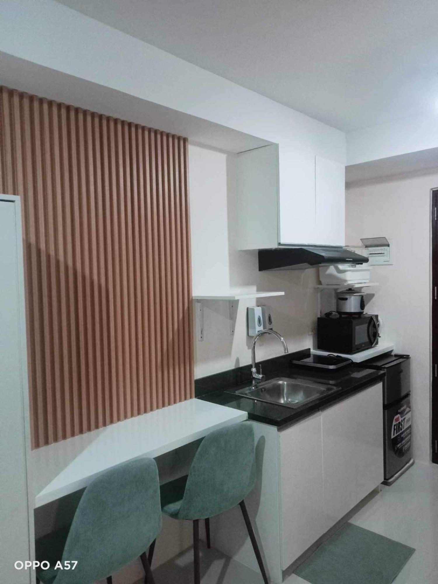 Persimmon Studios Near Ayala And Sm Cebú Habitación foto