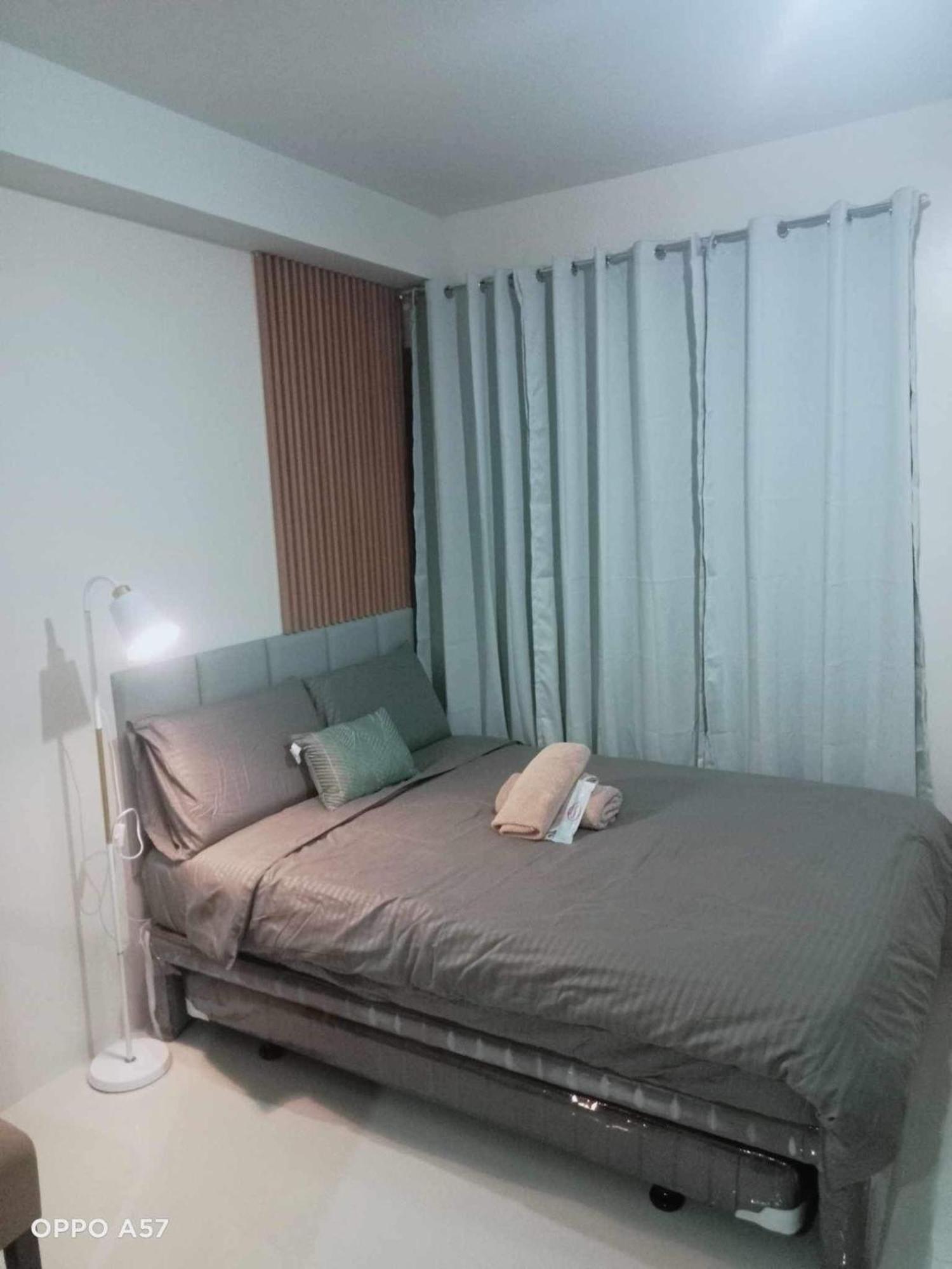 Persimmon Studios Near Ayala And Sm Cebú Habitación foto