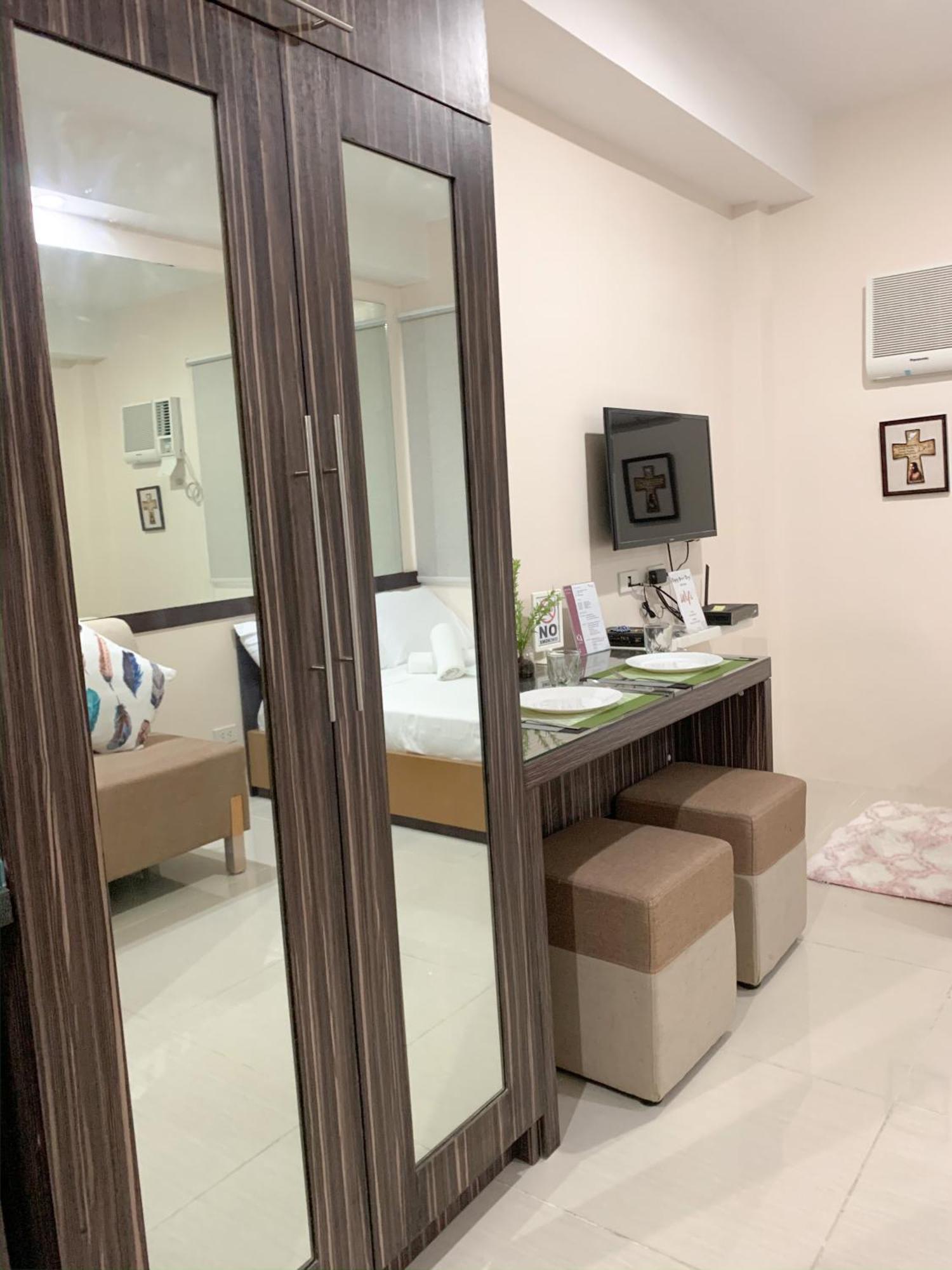 Persimmon Studios Near Ayala And Sm Cebú Habitación foto